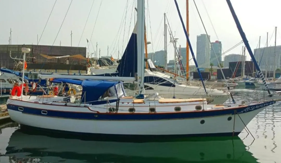 Botel Vintage And Cozy Sailing Boat In Barcelona Hotel
