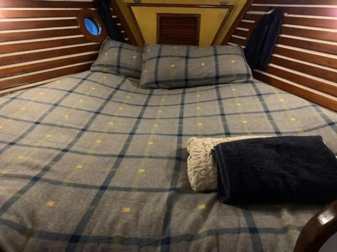 Vintage And Cozy Sailing Boat In Barcelona Hotel
