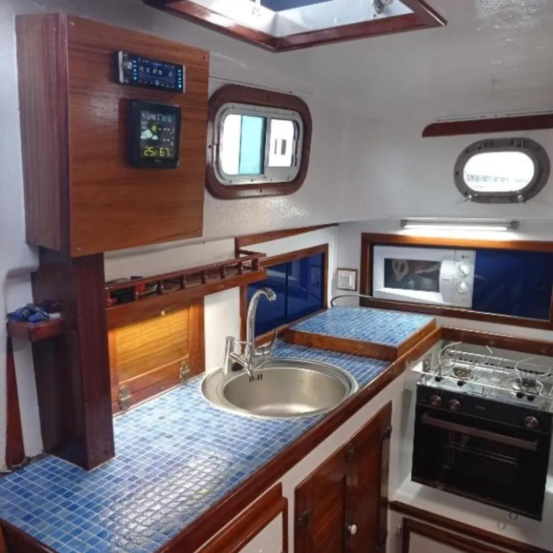 Botel Vintage And Cozy Sailing Boat In Barcelona Hotel