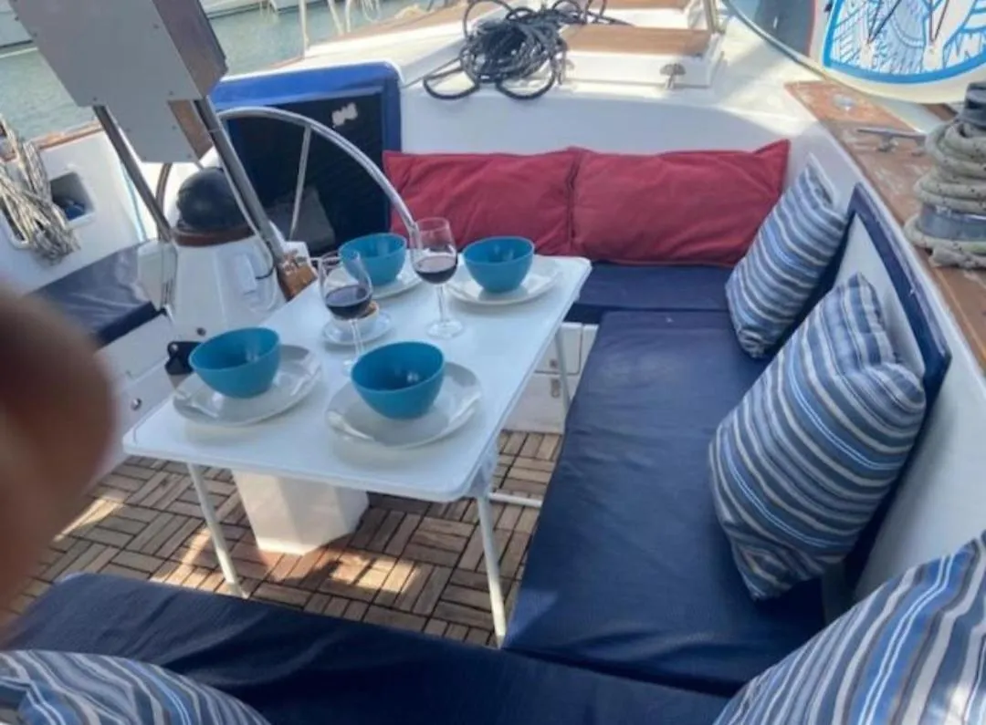 Botel Vintage And Cozy Sailing Boat In Barcelona Hotel