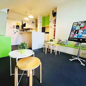 게스트하우스 And Basic Universitat For Young, 바르셀로나